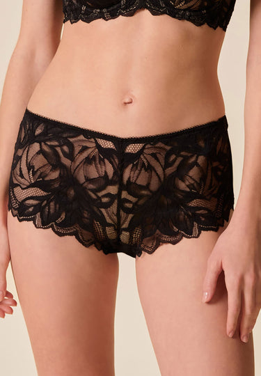 Front view of a women model wearing Gossard black microfibre Short